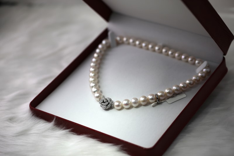 Classic Pearl Necklace